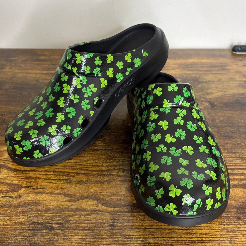 OOFOS Women 10 OOCloog Recovery Clogs Black Green Shamrock Clover Slip On Shoes